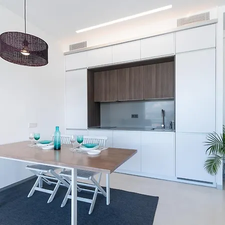 First Line - Puerto Banus * マルベーリャ