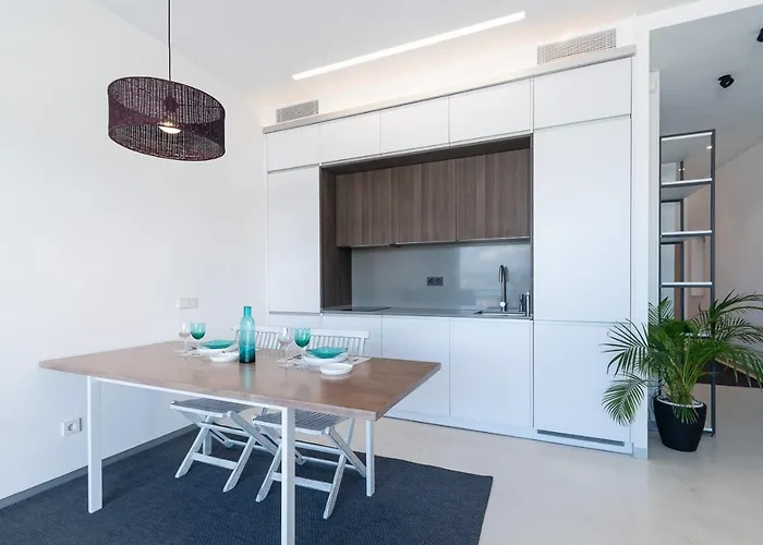 First Line - Puerto Banus * ماربيا