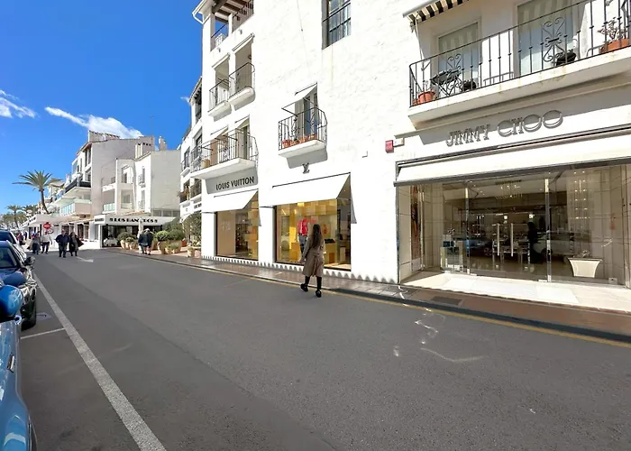 First Line - Puerto Banus شقة *